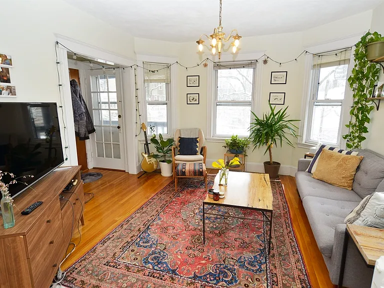 89 Rockview St #3 — Photo 2