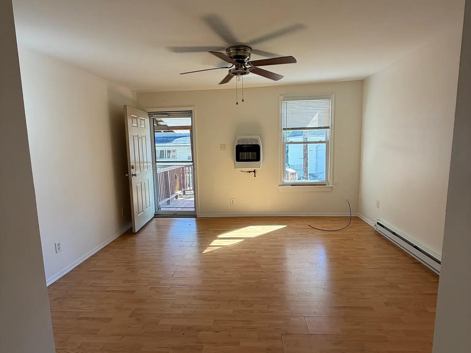 3 bed, 1.5 bath, 1451 sqft, $1,500 — Photo 3