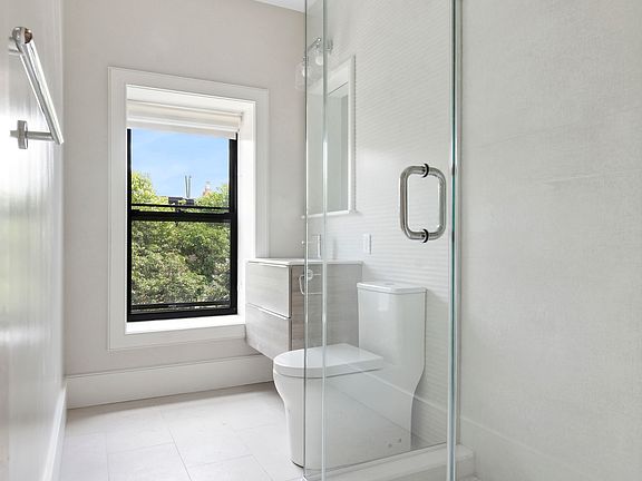 5th image of 264 Stuyvesant Ave #4