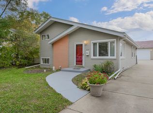 634 N Iowa Ave, Villa Park, IL 60181