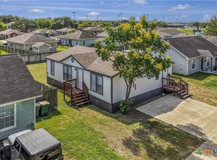 811 E Mesquite Ln, Victoria, TX 77901