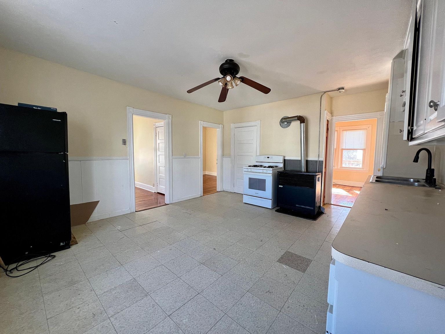 354 Cass Ave 3R, Woonsocket, RI 02895 Zillow