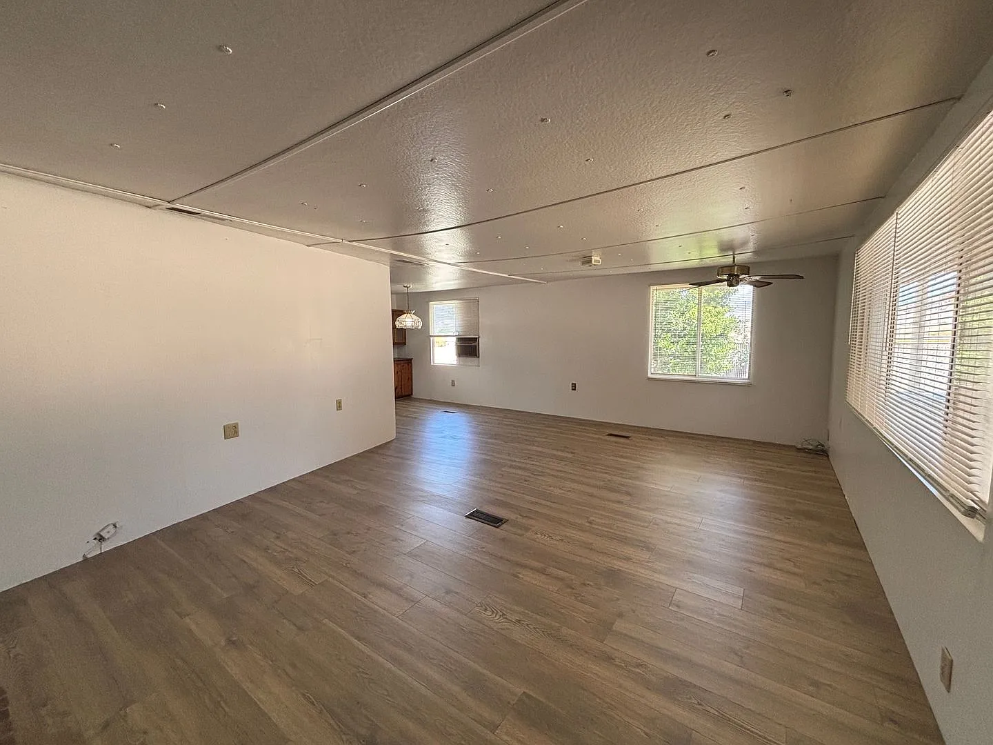 Beautiful 3 Bed 2 Bath Home in La Verkin! — Photo 3