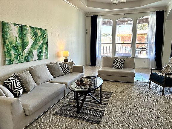 Living room . Pool view