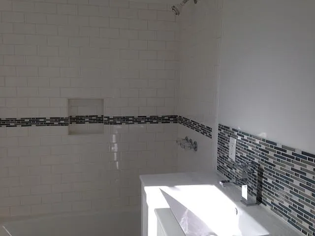 1331 W Adams Blvd — Photo 9