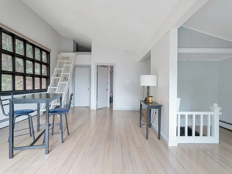 602 W 3rd St — Photo 20