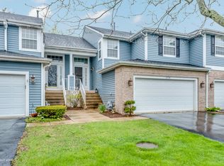 6654 Weather Hill Dr, Willowbrook, IL 60527