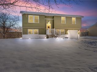 8025 Bamm Hollow Rd, Clay, NY 13041