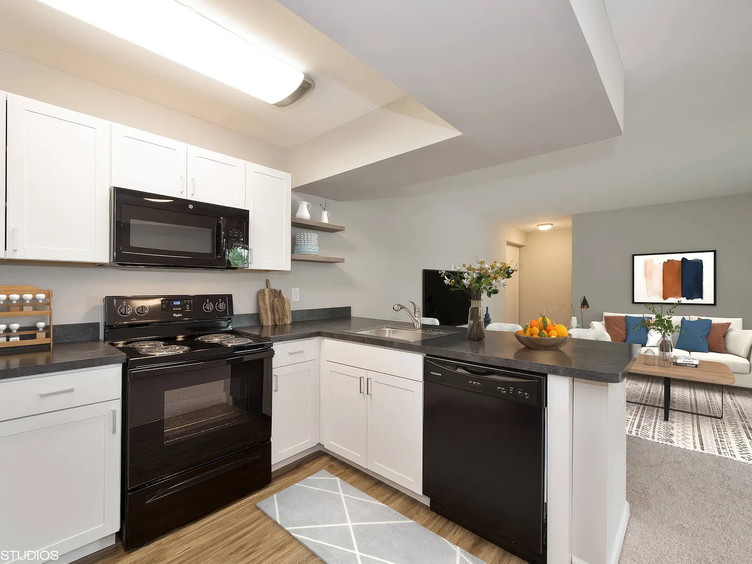7 Pointe Apartments — Photo 3