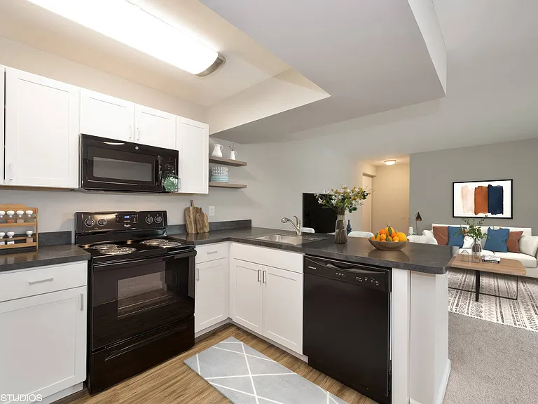7 Pointe Apartments — Photo 3