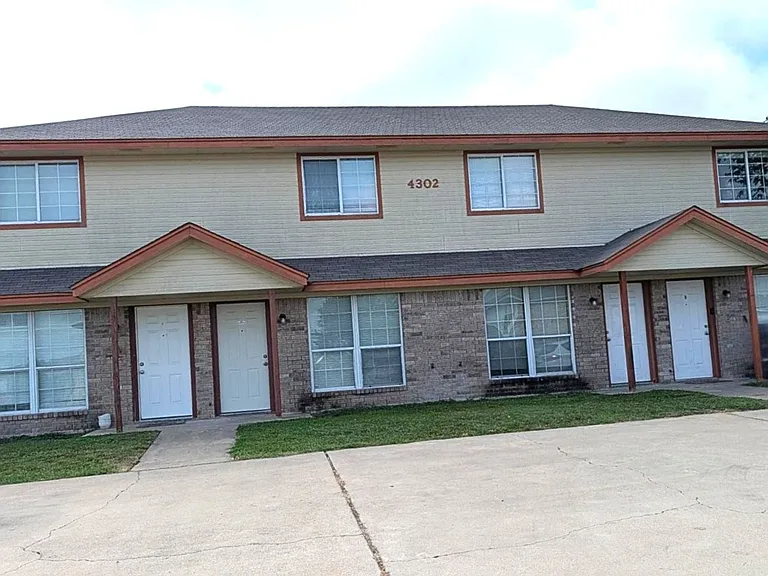 4302 Jeff Scott Dr — Photo 2