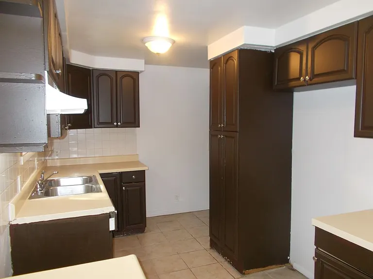 70 Woodhill Dr — Photo 4