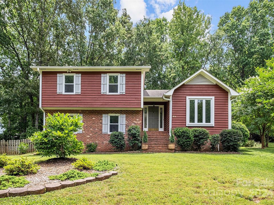1st image of 806 Shadowbrook Dr