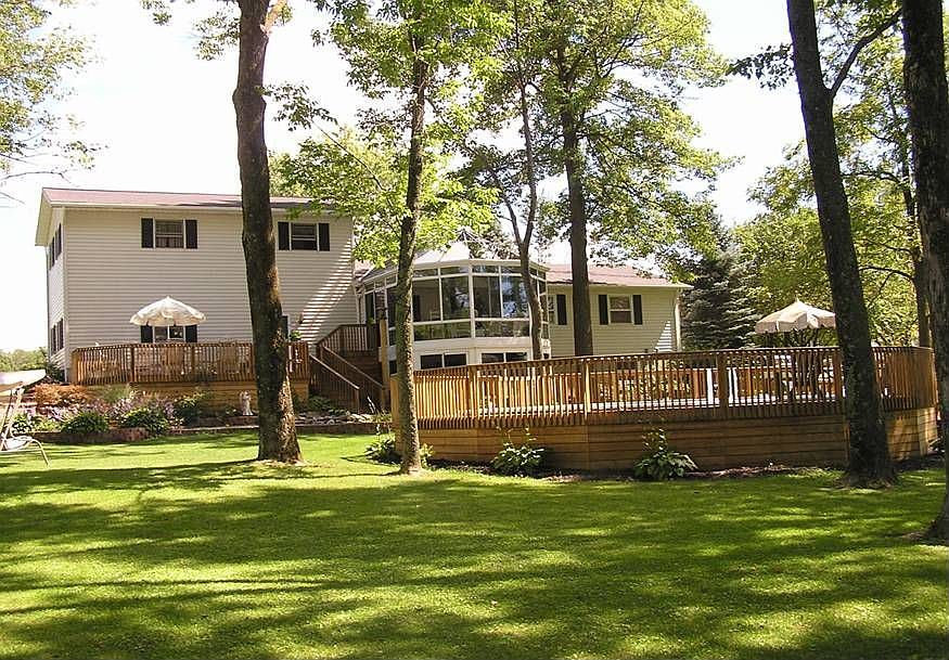 Beautiful view of rear of home