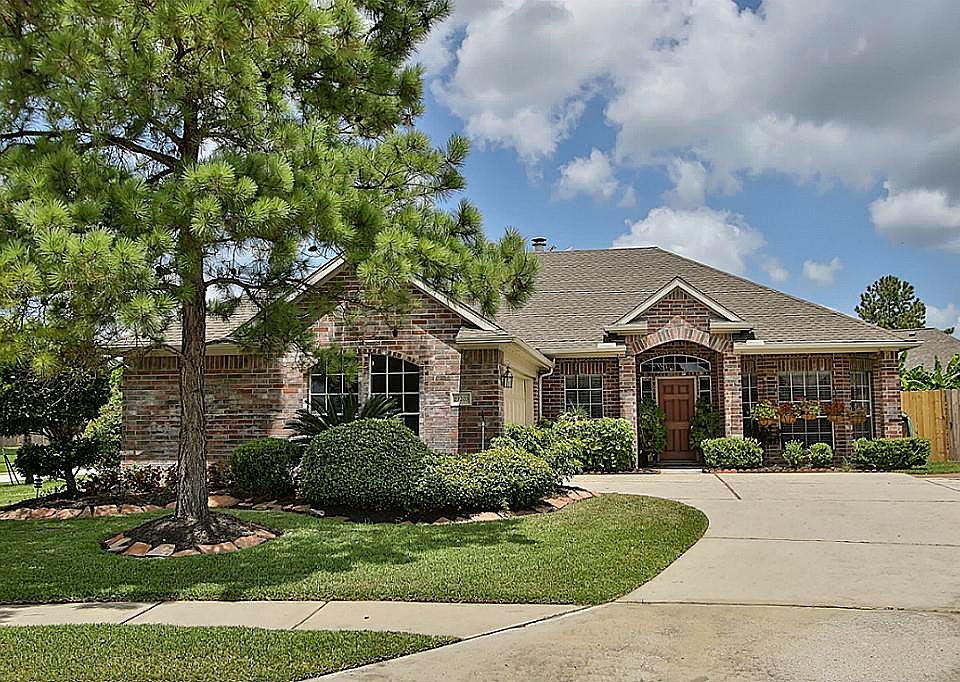 1st image of 19203 Windsor Pointe Ct