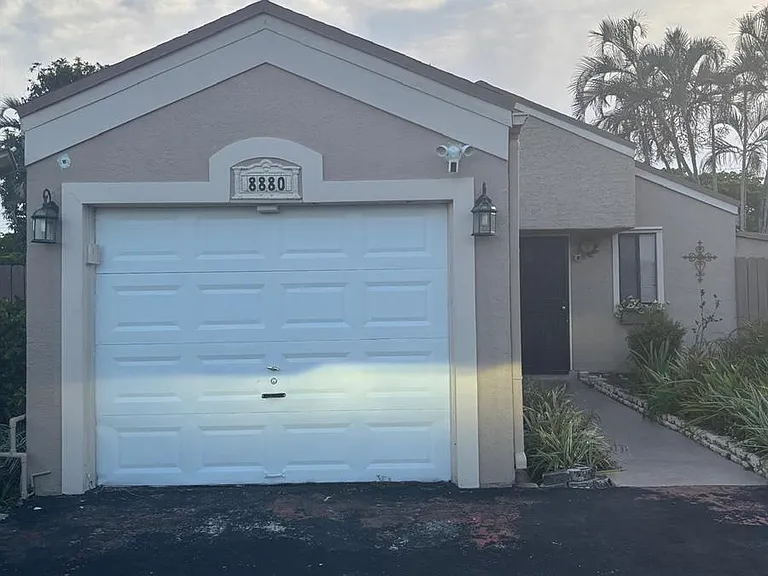 8880 SW 23rd St — Photo 1