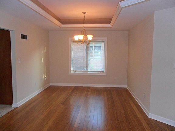 4th image of 8235 Meadow Ln