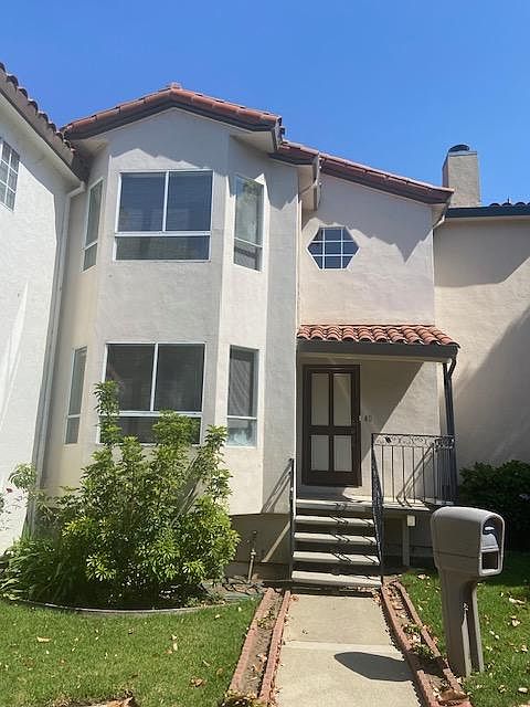 1st image of 40 Mariposa St