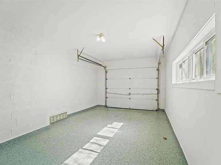 110 Mill St — Photo 9