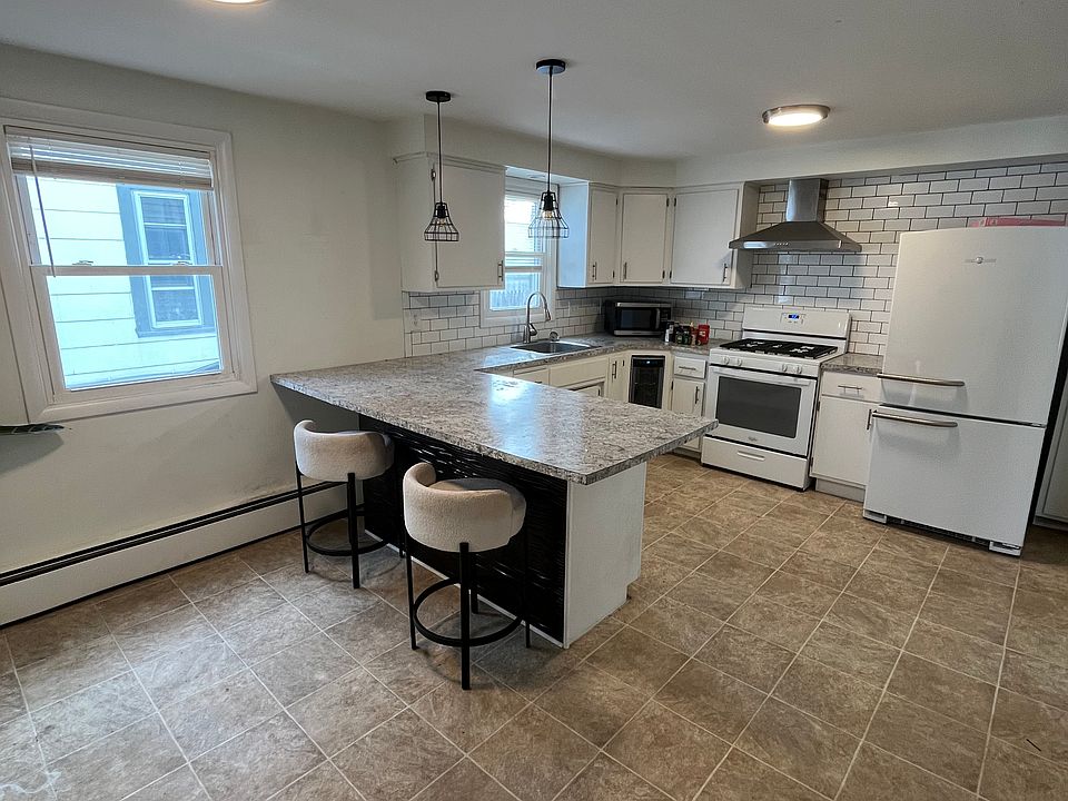 1st image of 24 Washington Ave Floor 1
