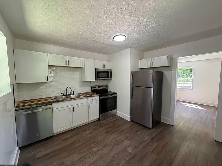 2627 Martin Luther King Jr Ave — Photo 8