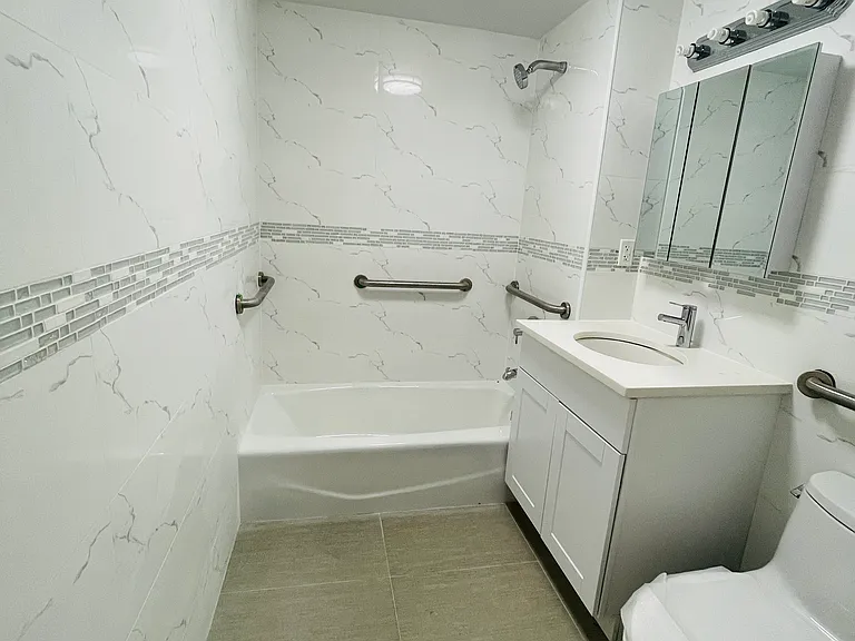 4229 Parsons Blvd #3 — Photo 7