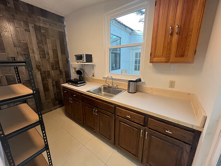3915 Hunters Crest St — Photo 28