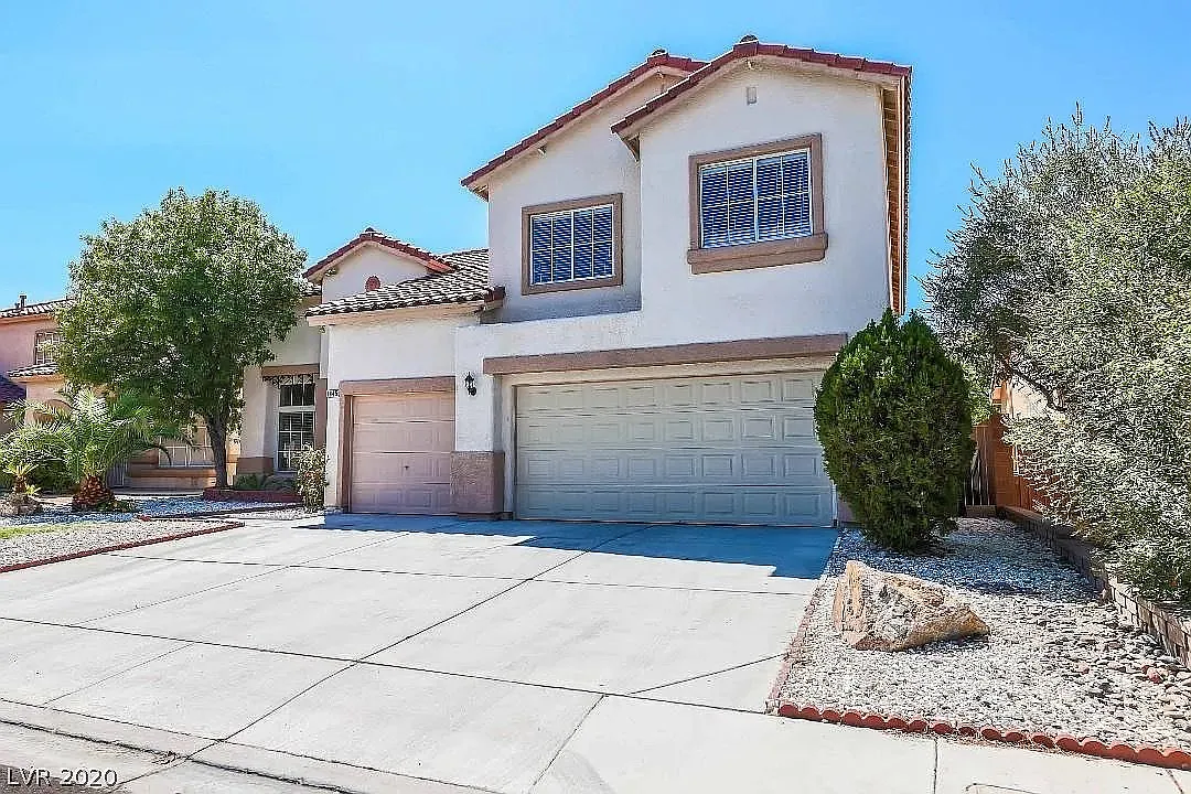 4 bed, 4.0 bath, 2834 sqft, $3,000 — Photo 1