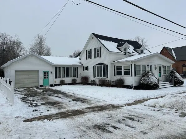 91 Church St, Champlain, NY 12919