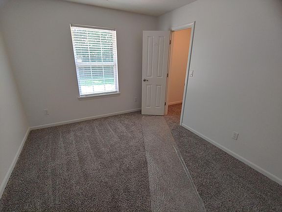 3rd image of 4689 Turfway Ct
