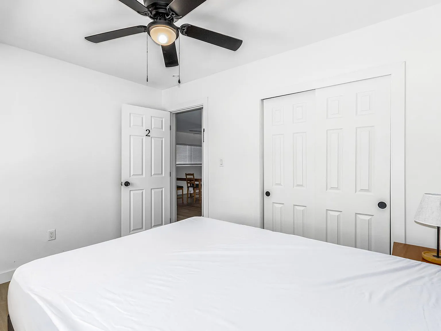 4 bed, 2.0 bath, 842 sqft, $905 — Photo 2