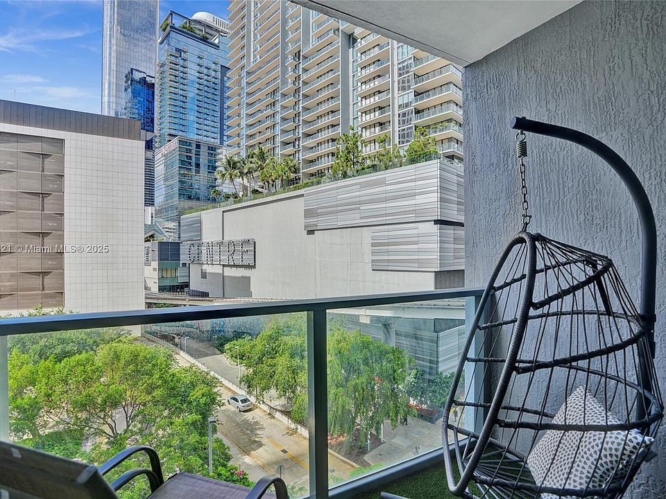 1st image of 31 SE 6th St APT 805