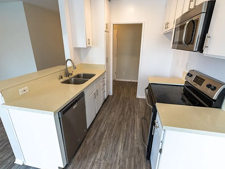 4444 Ensign Avenue — Photo 38