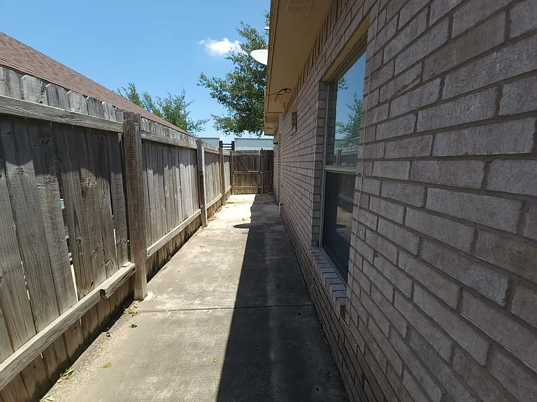 3810 W Sarah Evans #1 — Photo 3
