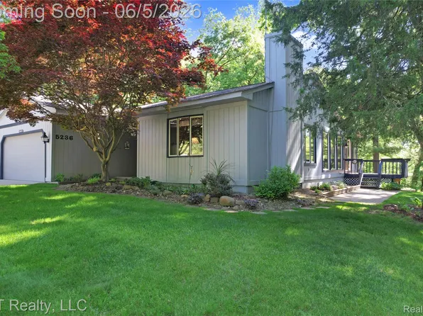 5236 Schlenker Rd, Hamburg, MI 48139