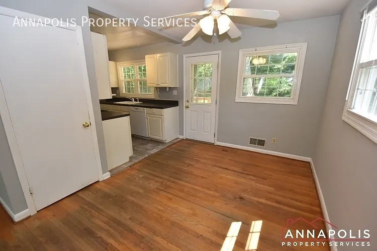 747 Warren Dr — Photo 2