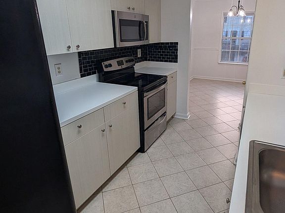 4th image of 702 Wind Ridge Dr