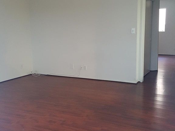 5th image of 326 S Manhattan Pl APT 109