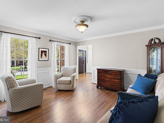 4th image of 2877 Thornbrook Rd
