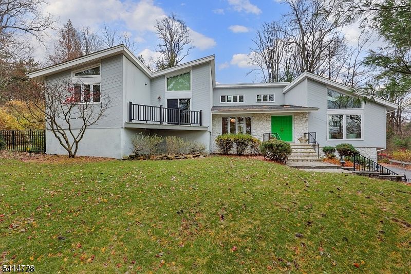 1st image of 8 Union Hill Rd