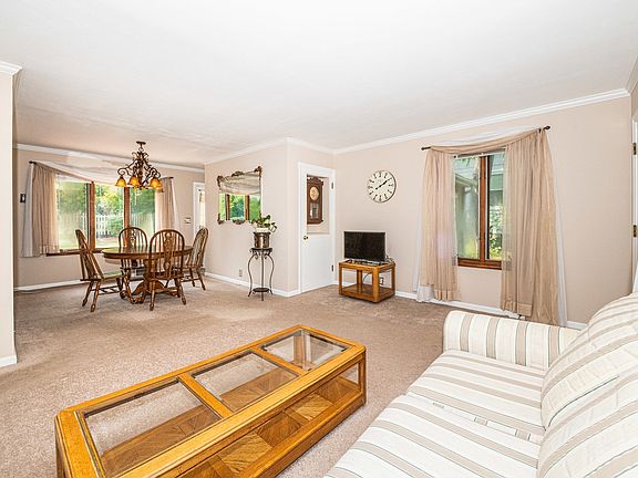 5th image of 224 Tilton Park Dr