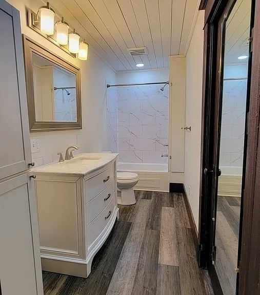 206 Oak St #1 — Photo 3