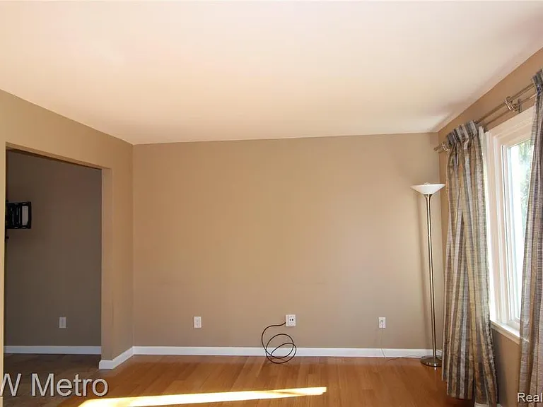 311 Woodlawn Ave — Photo 8