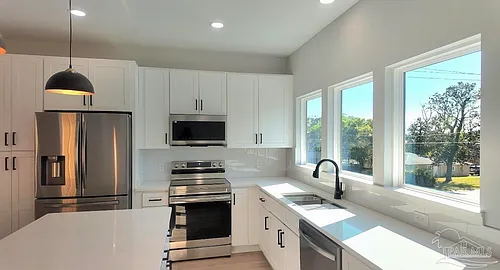315 N Pace Blvd Photo 1
