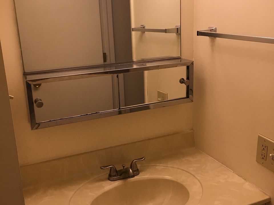 Bathroom vanity