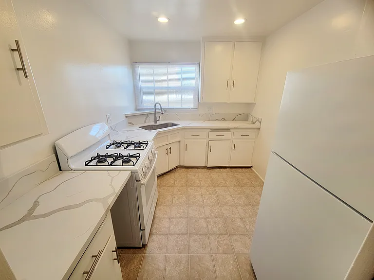 2215 E 2nd St #5 — Photo 5