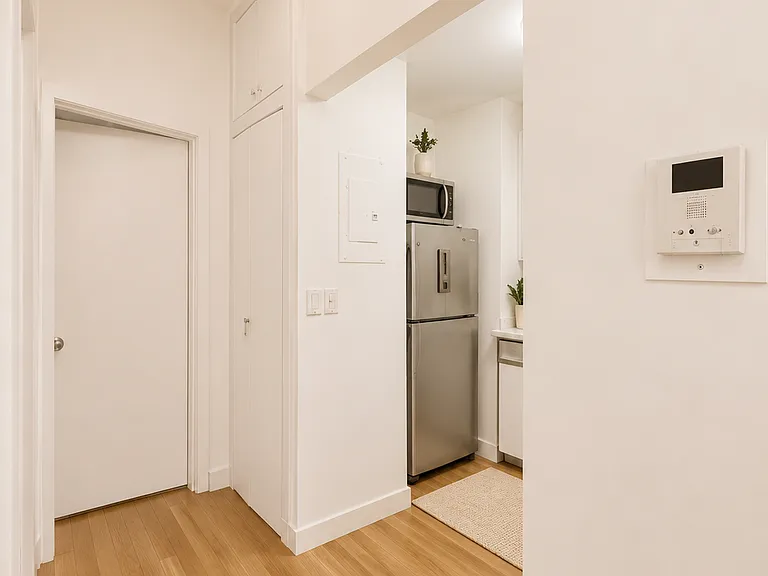 270 W 22nd St #2 — Photo 5