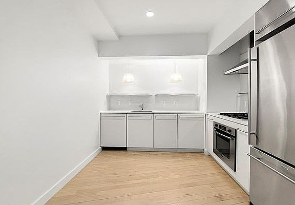4th image of 15 Broad St APT 2102
