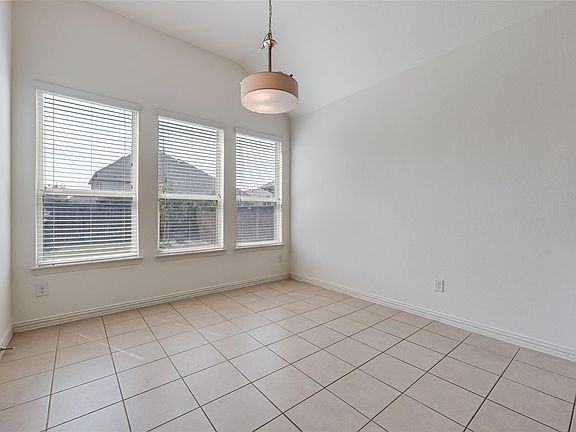 5th image of 812 Overton Ave