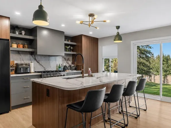 2316 S State Rd SW, Calgary, AB T3C 3M6